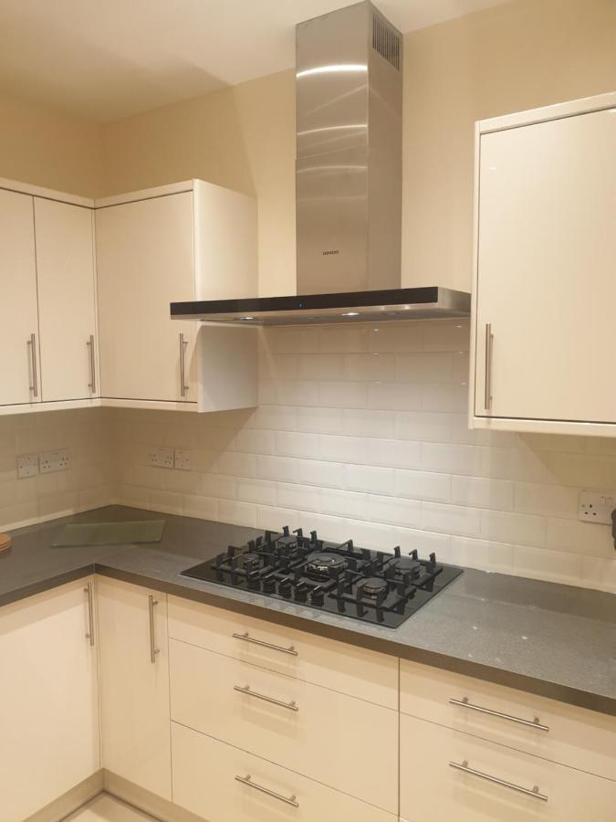 London Luxury Apartments 4 Min Walk From Ilford Station, With Free Parking Free Wifi מראה חיצוני תמונה