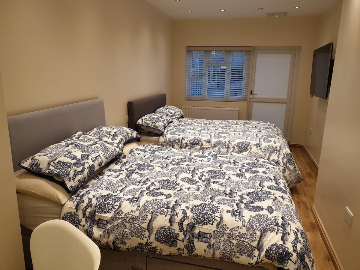 London Luxury Apartments 4 Min Walk From Ilford Station, With Free Parking Free Wifi מראה חיצוני תמונה