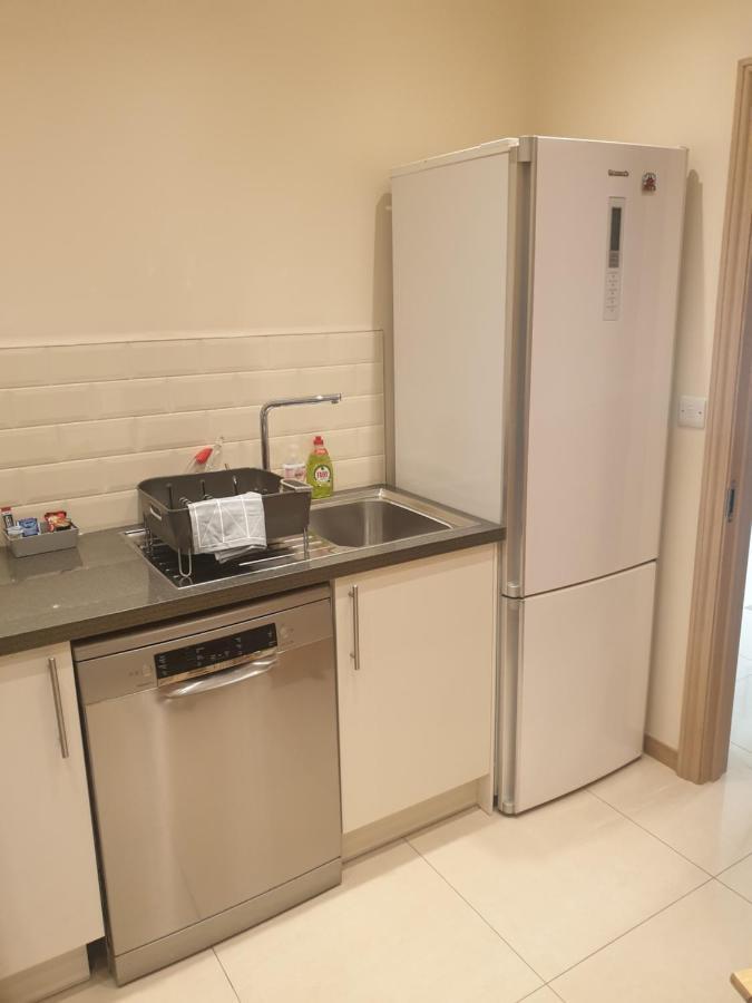 London Luxury Apartments 4 Min Walk From Ilford Station, With Free Parking Free Wifi מראה חיצוני תמונה