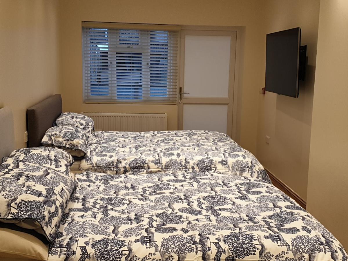 London Luxury Apartments 4 Min Walk From Ilford Station, With Free Parking Free Wifi מראה חיצוני תמונה