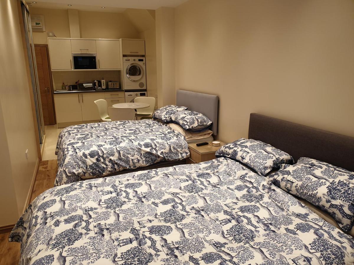 London Luxury Apartments 4 Min Walk From Ilford Station, With Free Parking Free Wifi מראה חיצוני תמונה