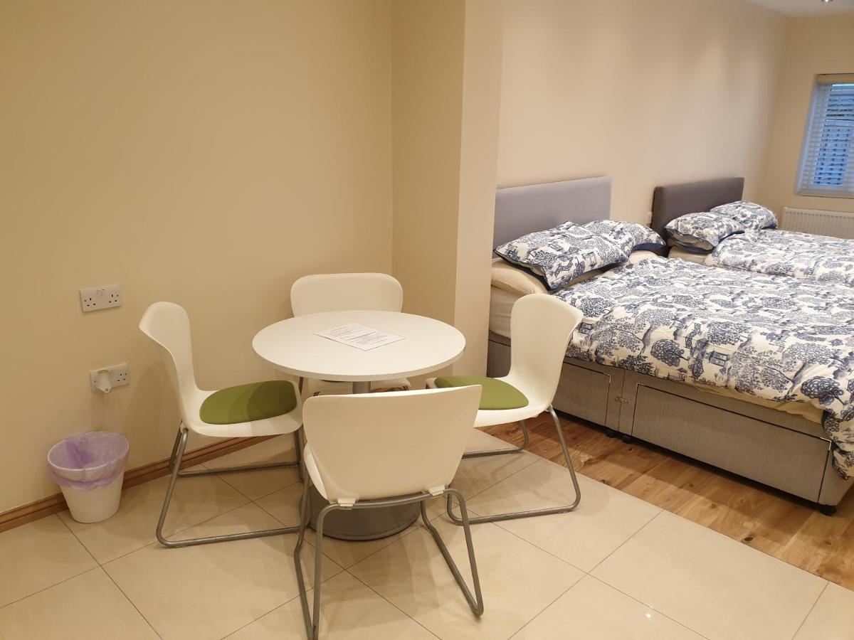 London Luxury Apartments 4 Min Walk From Ilford Station, With Free Parking Free Wifi מראה חיצוני תמונה