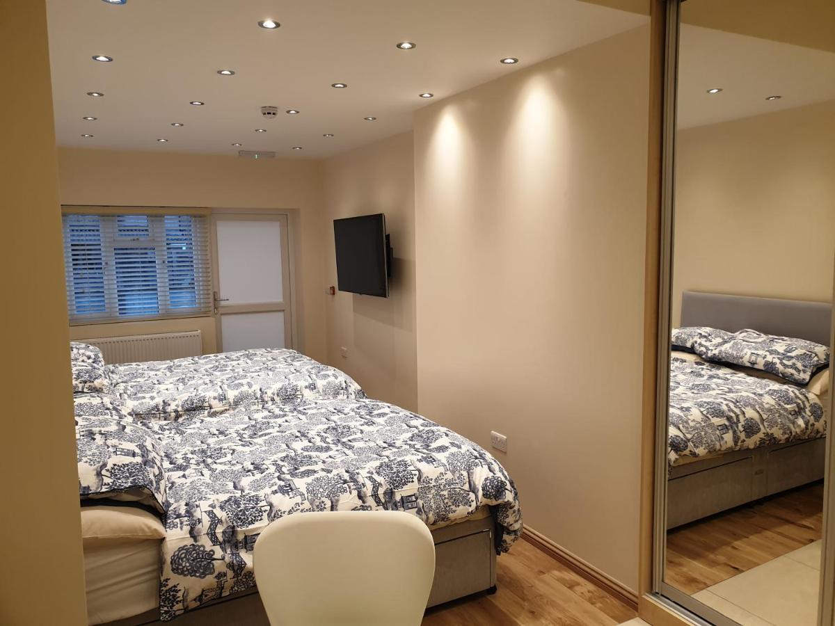 London Luxury Apartments 4 Min Walk From Ilford Station, With Free Parking Free Wifi מראה חיצוני תמונה