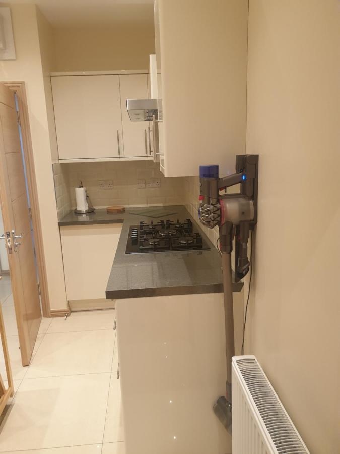 London Luxury Apartments 4 Min Walk From Ilford Station, With Free Parking Free Wifi מראה חיצוני תמונה