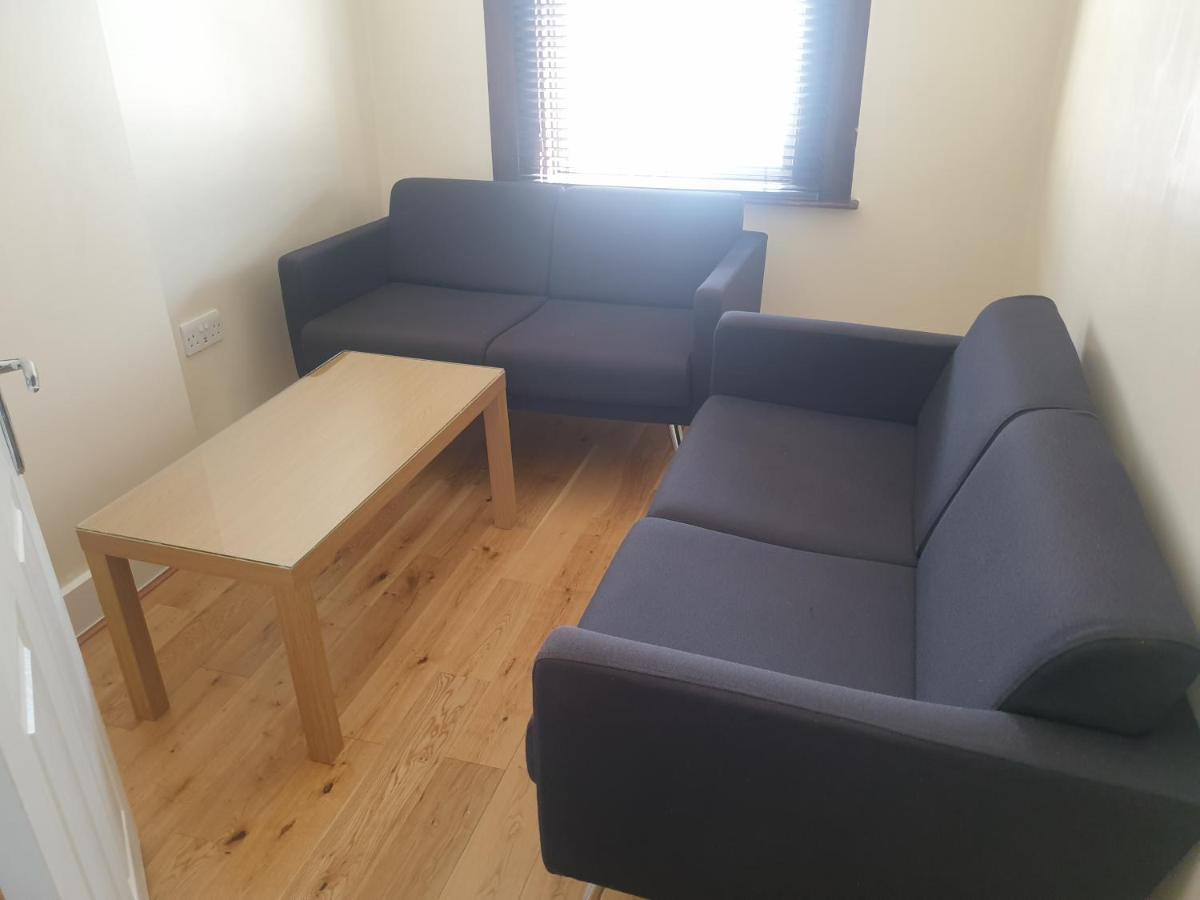 London Luxury Apartments 4 Min Walk From Ilford Station, With Free Parking Free Wifi מראה חיצוני תמונה